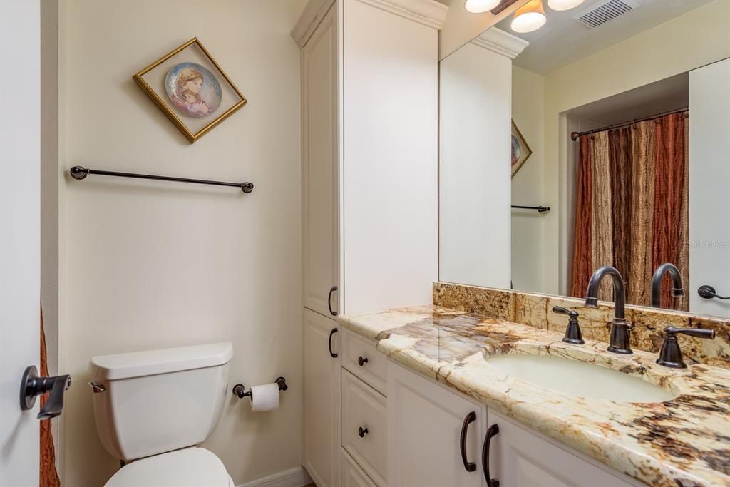 For Sale: $325,000 (2 beds, 2 baths, 1125 Square Feet)