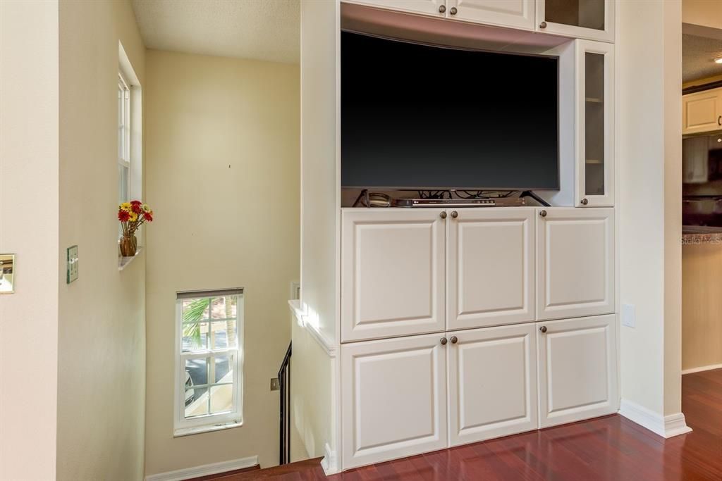 For Sale: $325,000 (2 beds, 2 baths, 1125 Square Feet)