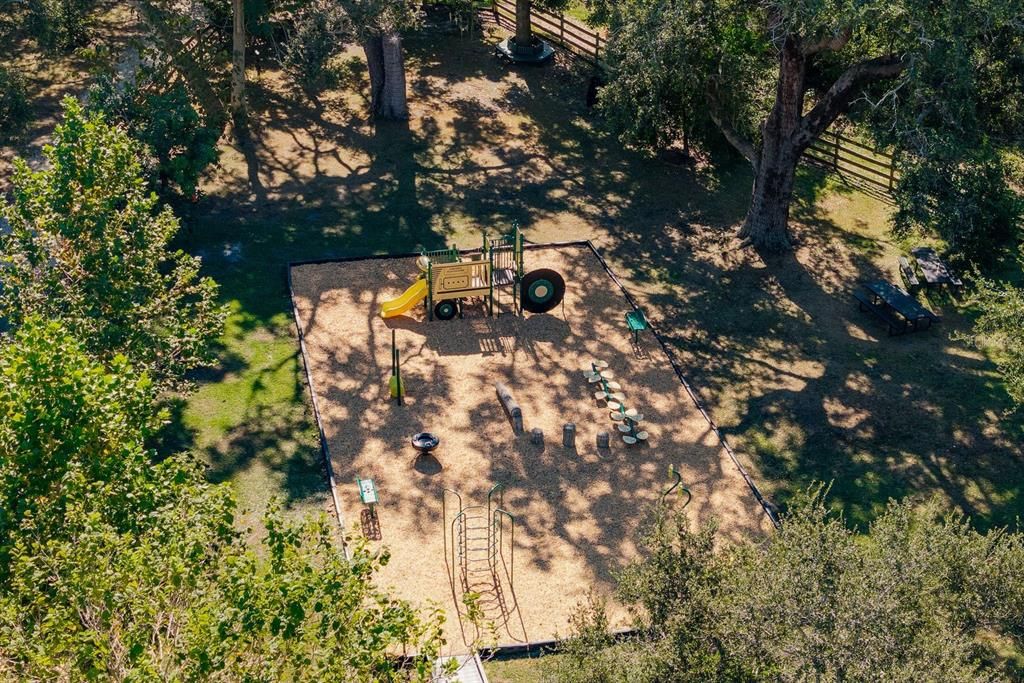 For Sale: $325,000 (2 beds, 2 baths, 1125 Square Feet)