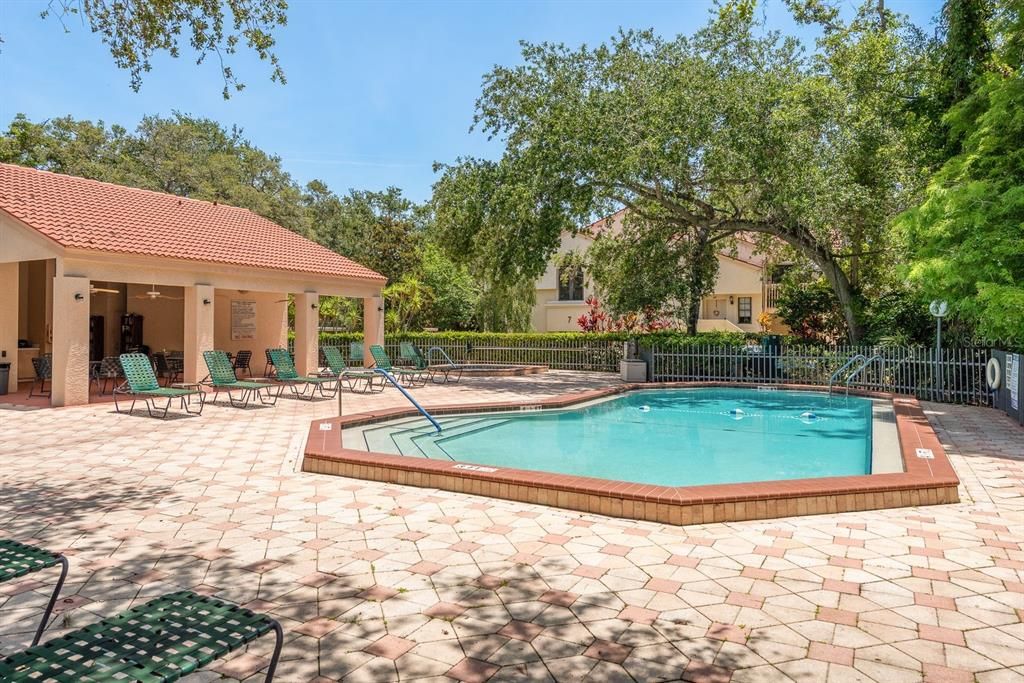 For Sale: $325,000 (2 beds, 2 baths, 1125 Square Feet)