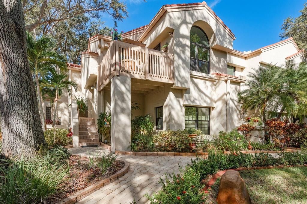 For Sale: $325,000 (2 beds, 2 baths, 1125 Square Feet)