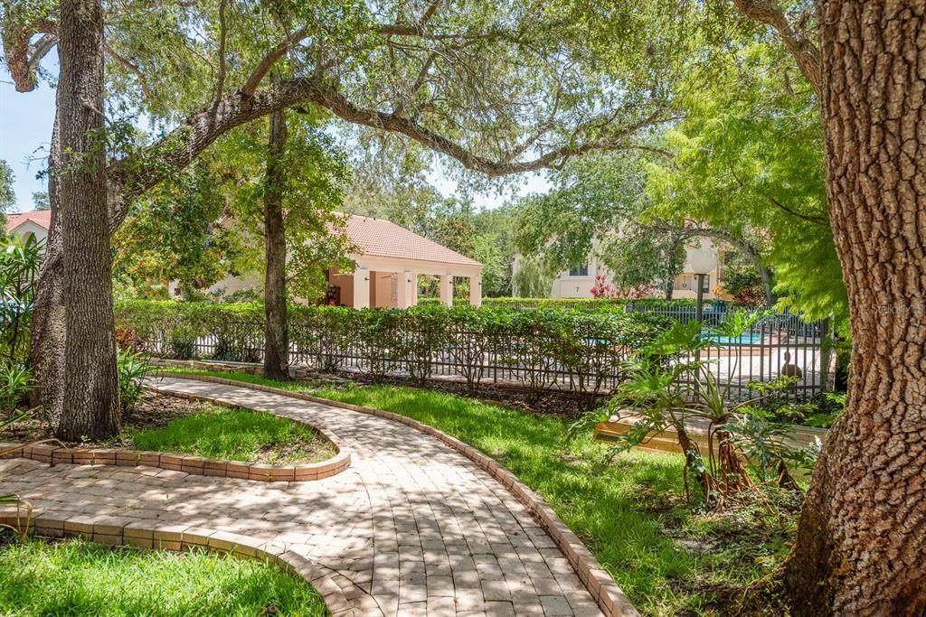 For Sale: $325,000 (2 beds, 2 baths, 1125 Square Feet)