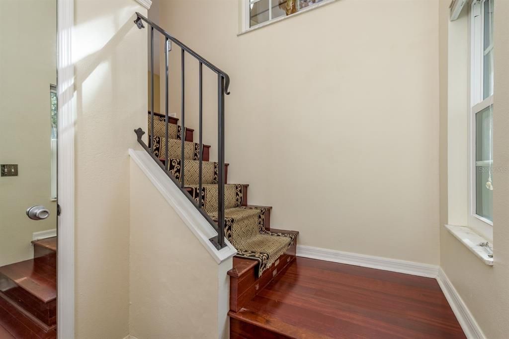 For Sale: $325,000 (2 beds, 2 baths, 1125 Square Feet)