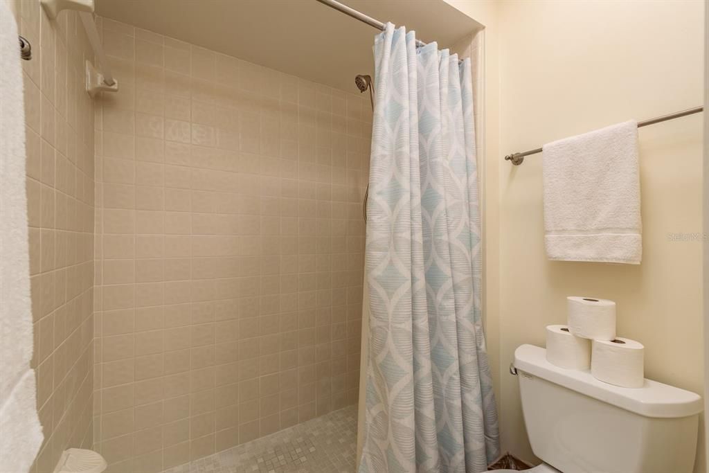 For Sale: $325,000 (2 beds, 2 baths, 1125 Square Feet)