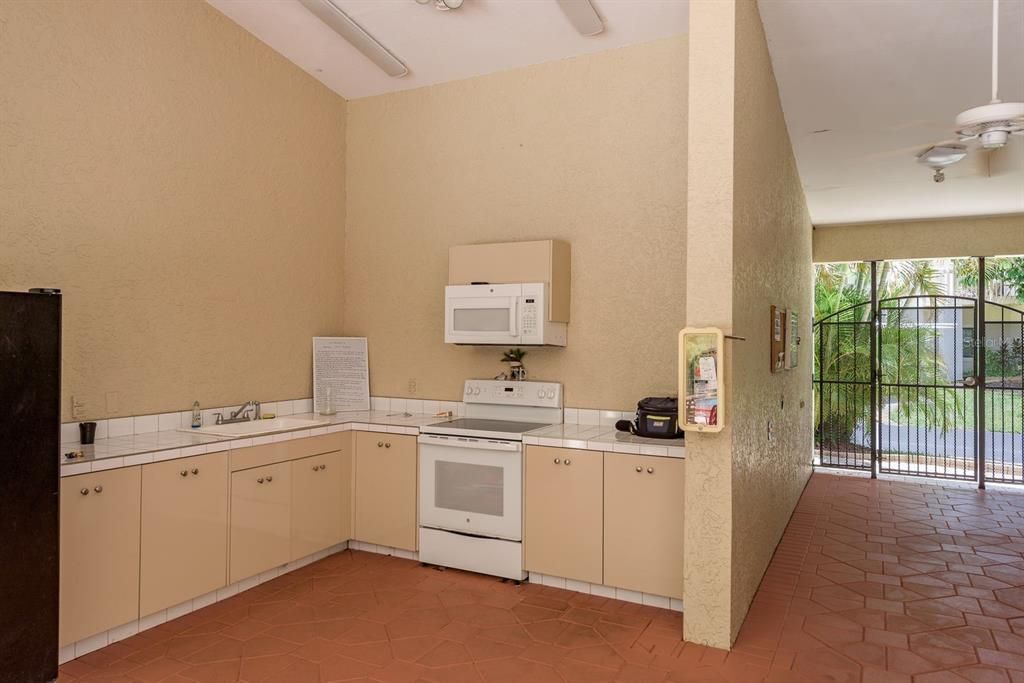 For Sale: $325,000 (2 beds, 2 baths, 1125 Square Feet)