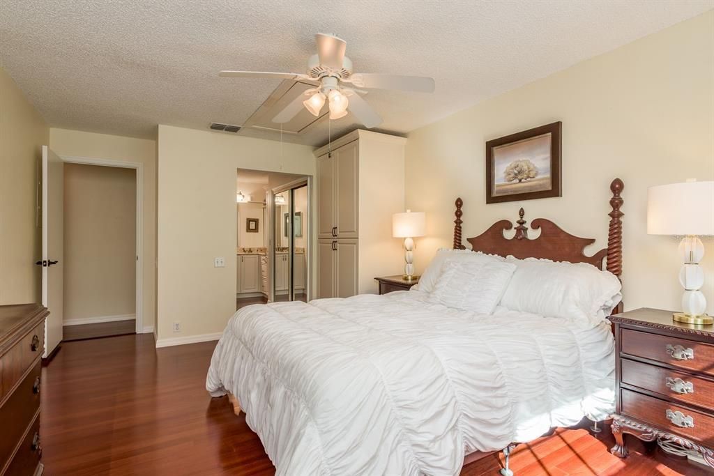 For Sale: $325,000 (2 beds, 2 baths, 1125 Square Feet)