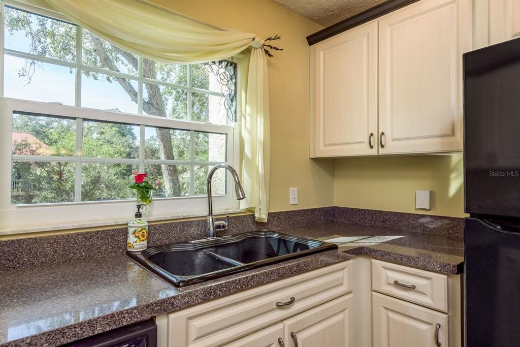 For Sale: $325,000 (2 beds, 2 baths, 1125 Square Feet)