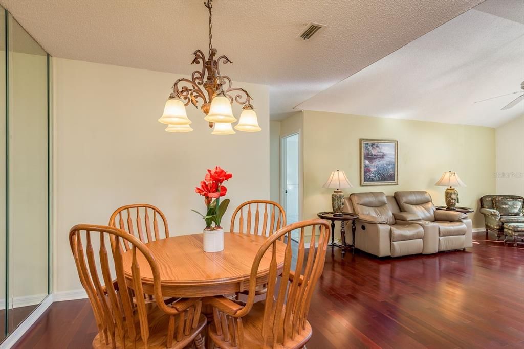 For Sale: $325,000 (2 beds, 2 baths, 1125 Square Feet)