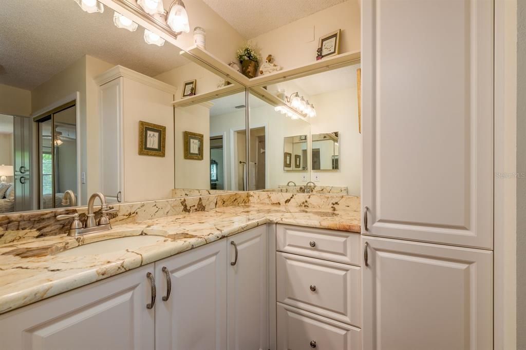 For Sale: $325,000 (2 beds, 2 baths, 1125 Square Feet)