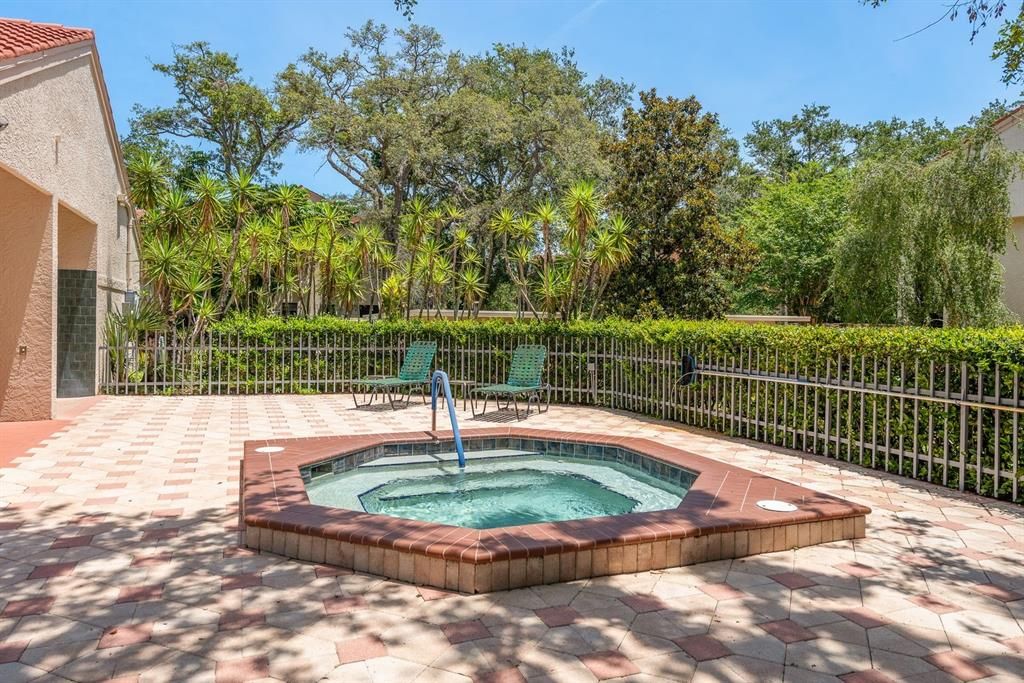 For Sale: $325,000 (2 beds, 2 baths, 1125 Square Feet)