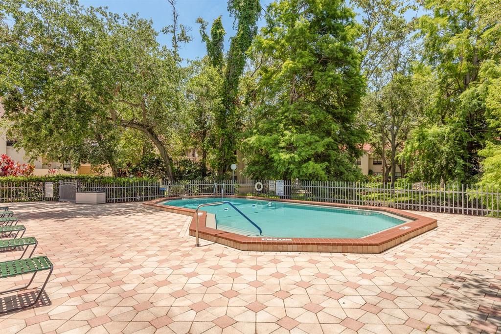 For Sale: $325,000 (2 beds, 2 baths, 1125 Square Feet)