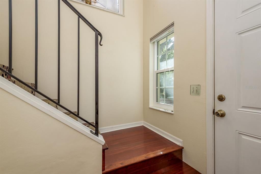 For Sale: $325,000 (2 beds, 2 baths, 1125 Square Feet)