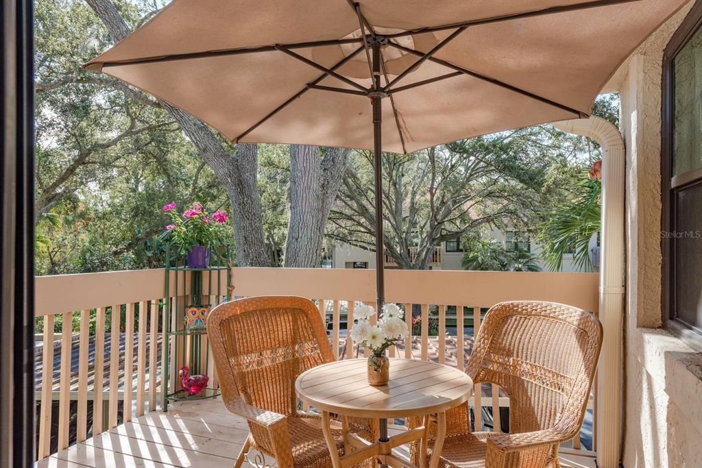 For Sale: $325,000 (2 beds, 2 baths, 1125 Square Feet)