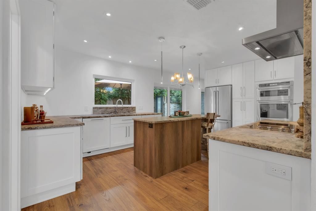 На продажу: $745,000 (3 спален, 2 ванн, 2433 Квадратных фут)