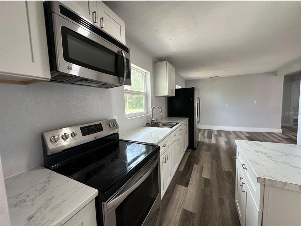 出租: $1,950 (3 贝兹, 1 浴室, 1440 平方英尺)