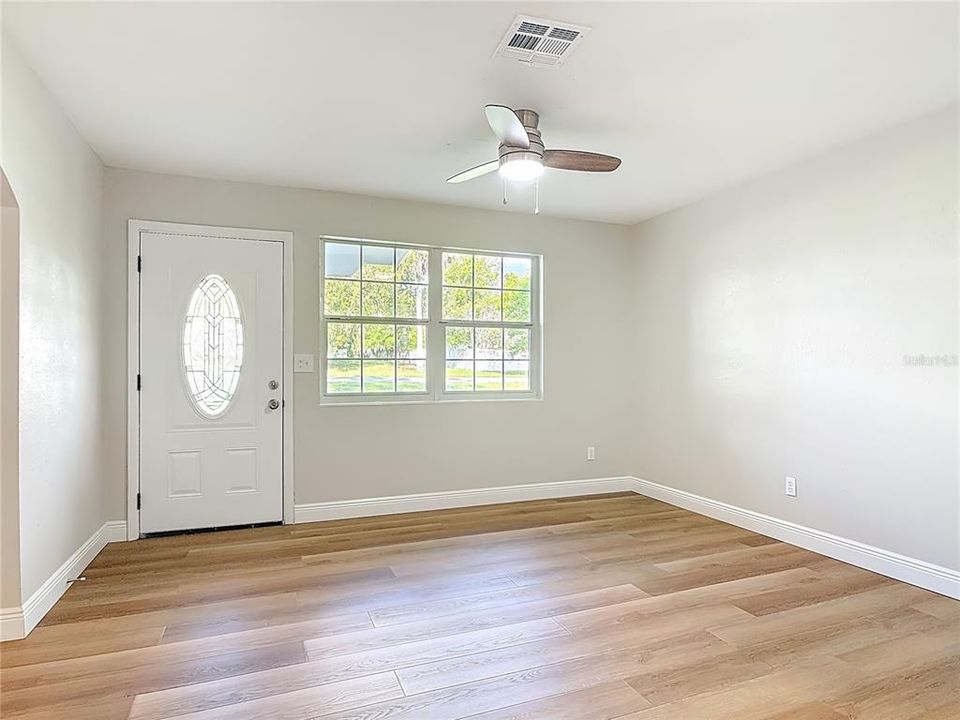 For Sale: $239,000 (3 beds, 1 baths, 1080 Square Feet)