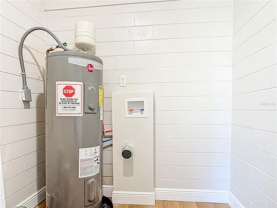 For Sale: $239,000 (3 beds, 1 baths, 1080 Square Feet)