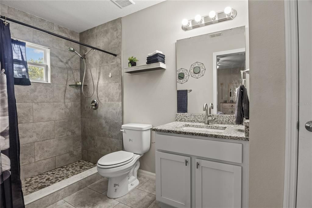 合同活跃: $270,000 (3 贝兹, 2 浴室, 1227 平方英尺)