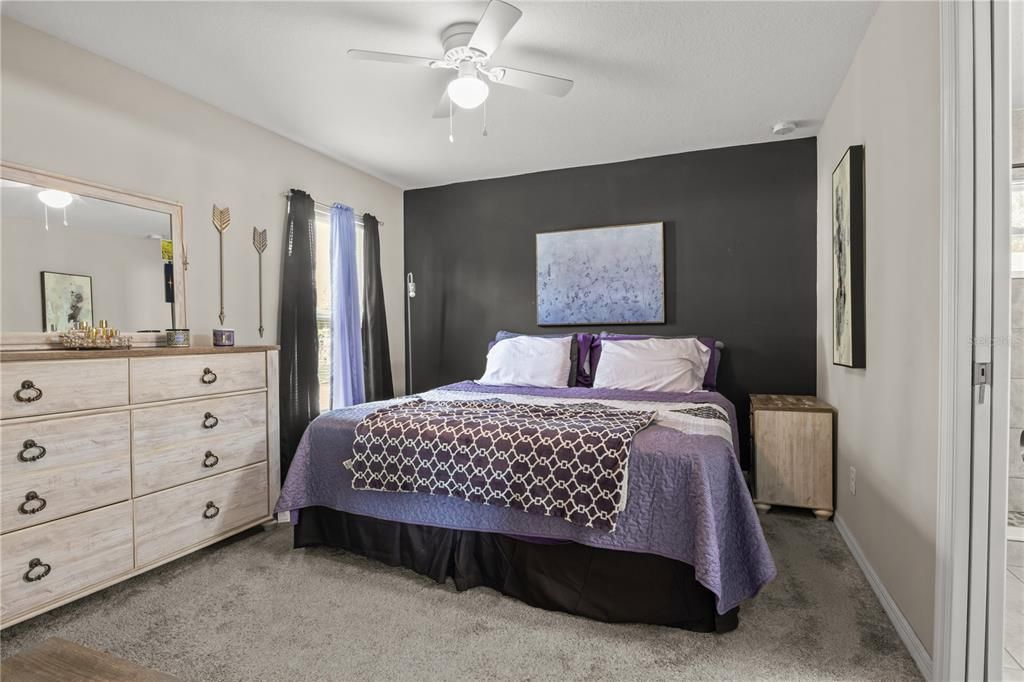 合同活跃: $270,000 (3 贝兹, 2 浴室, 1227 平方英尺)