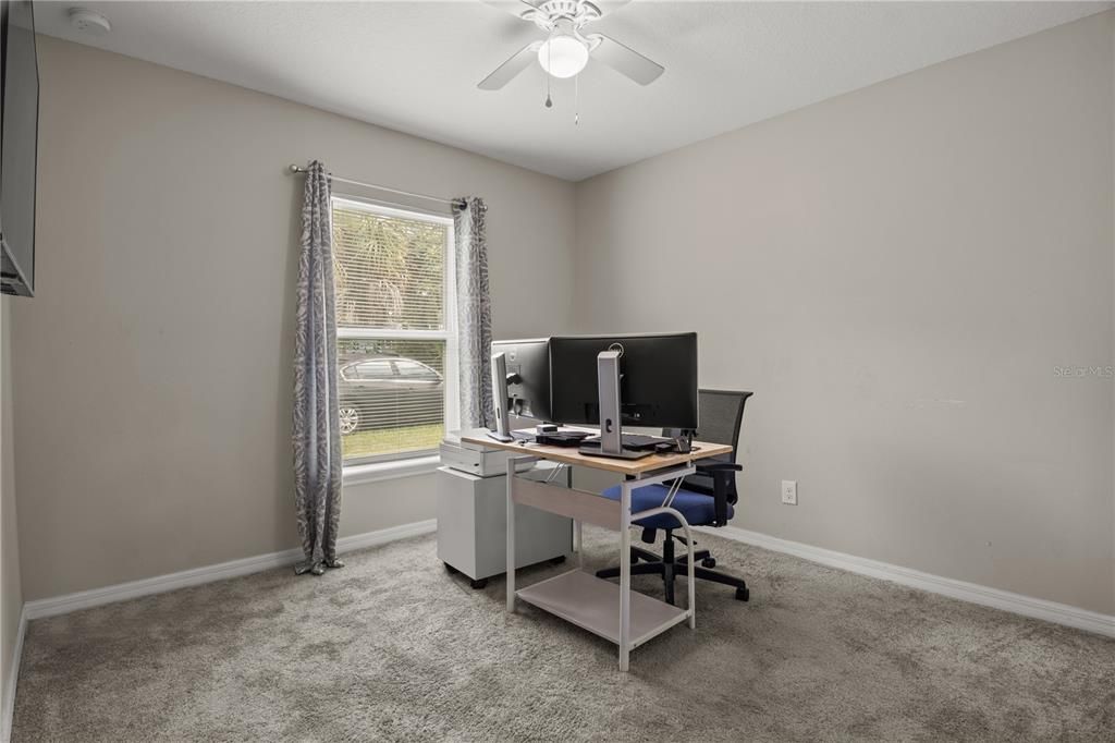 合同活跃: $270,000 (3 贝兹, 2 浴室, 1227 平方英尺)