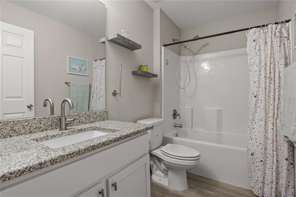 合同活跃: $270,000 (3 贝兹, 2 浴室, 1227 平方英尺)