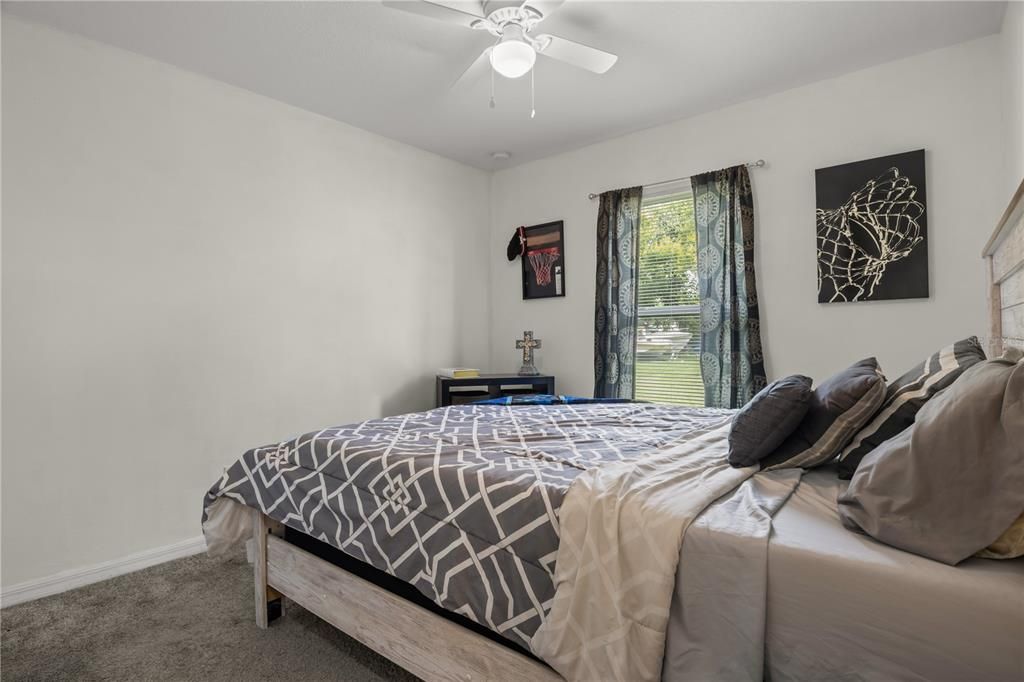 合同活跃: $270,000 (3 贝兹, 2 浴室, 1227 平方英尺)