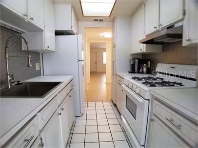 For Rent: $1,499 (1 beds, 1 baths, 636 Square Feet)