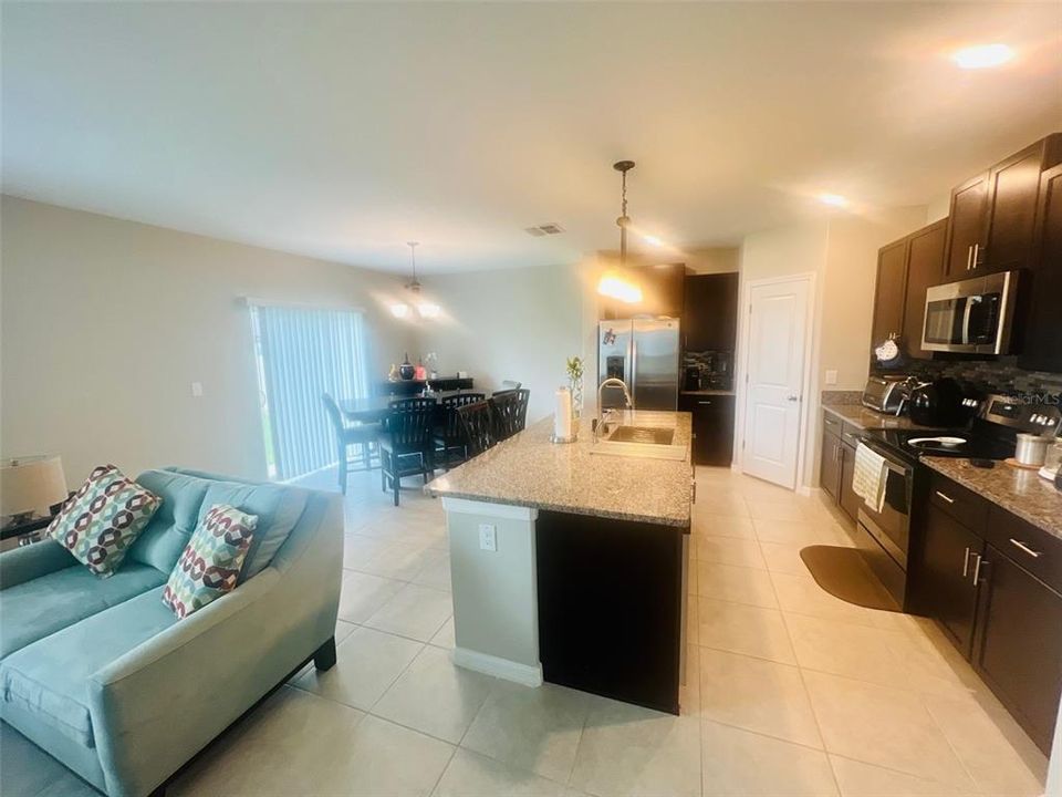 待售: $510,000 (4 贝兹, 2 浴室, 1870 平方英尺)