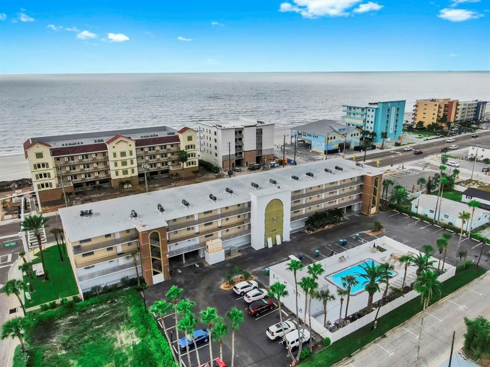 合同活跃: $395,000 (1 贝兹, 1 浴室, 840 平方英尺)