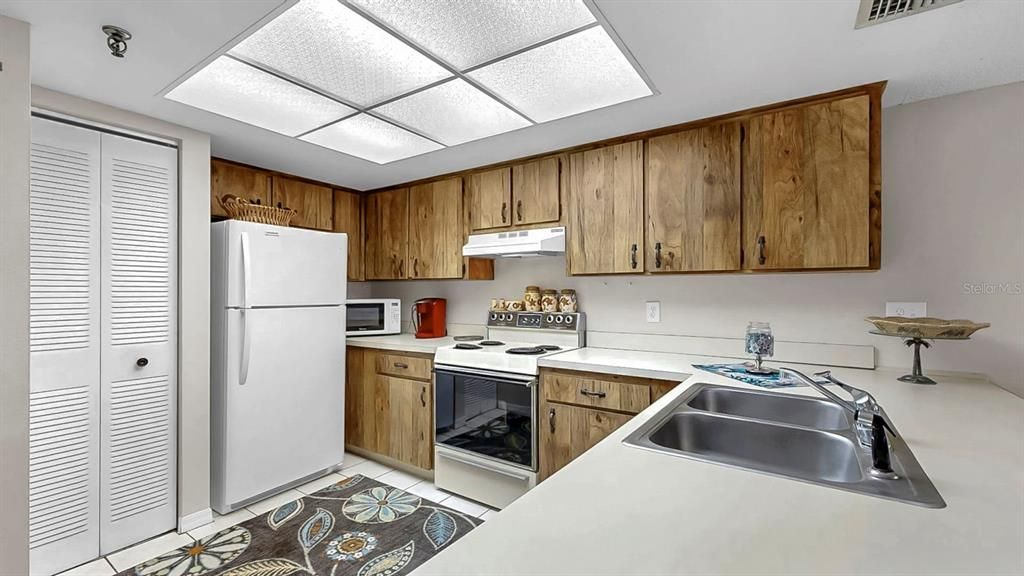 合同活跃: $395,000 (1 贝兹, 1 浴室, 840 平方英尺)