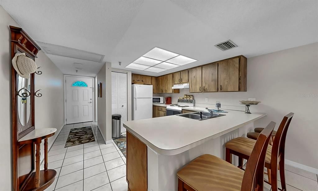 合同活跃: $395,000 (1 贝兹, 1 浴室, 840 平方英尺)