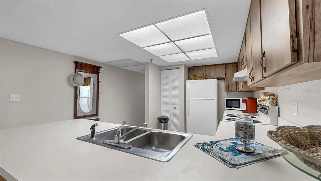 合同活跃: $395,000 (1 贝兹, 1 浴室, 840 平方英尺)