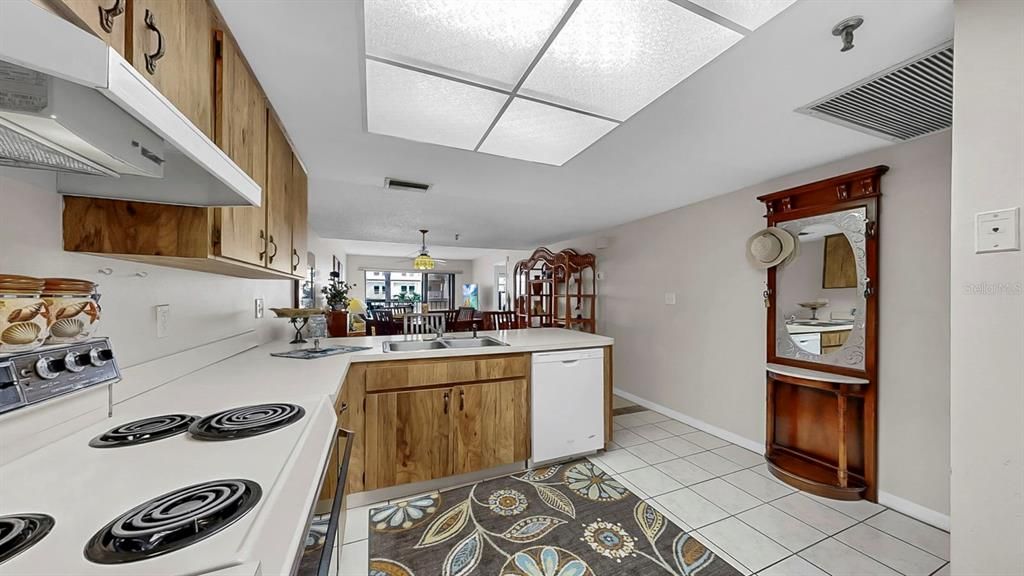 合同活跃: $395,000 (1 贝兹, 1 浴室, 840 平方英尺)