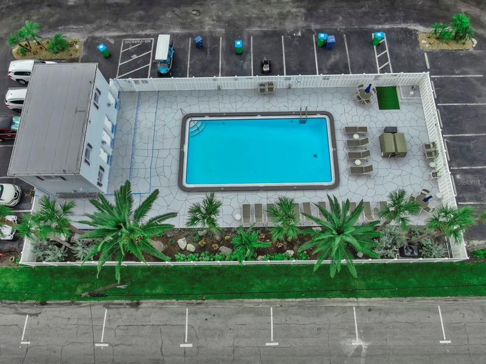 合同活跃: $395,000 (1 贝兹, 1 浴室, 840 平方英尺)