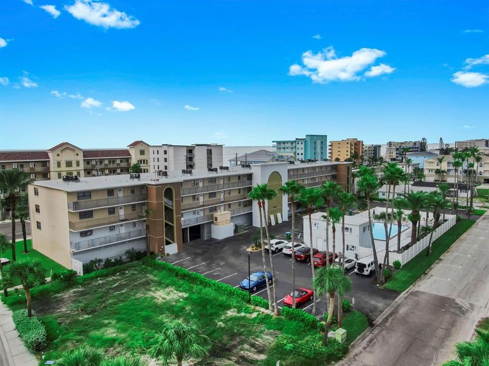 合同活跃: $395,000 (1 贝兹, 1 浴室, 840 平方英尺)