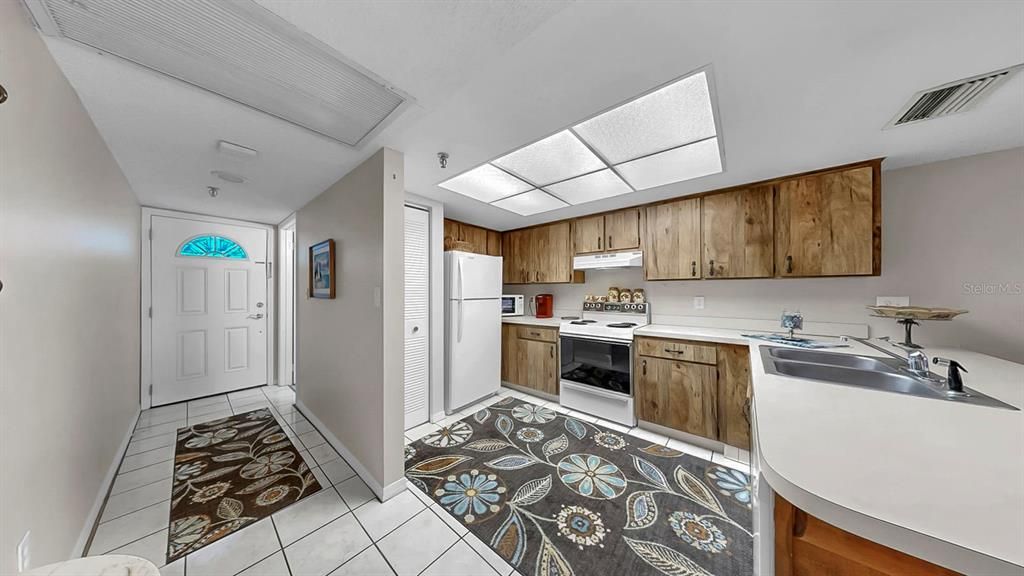 合同活跃: $395,000 (1 贝兹, 1 浴室, 840 平方英尺)