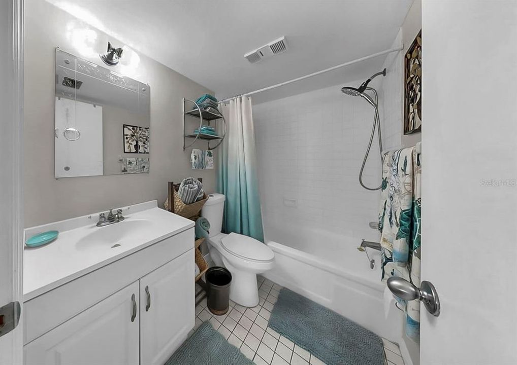 合同活跃: $395,000 (1 贝兹, 1 浴室, 840 平方英尺)