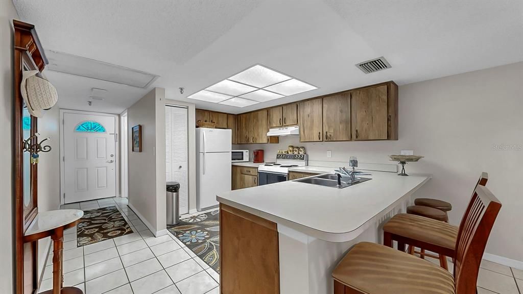 合同活跃: $395,000 (1 贝兹, 1 浴室, 840 平方英尺)