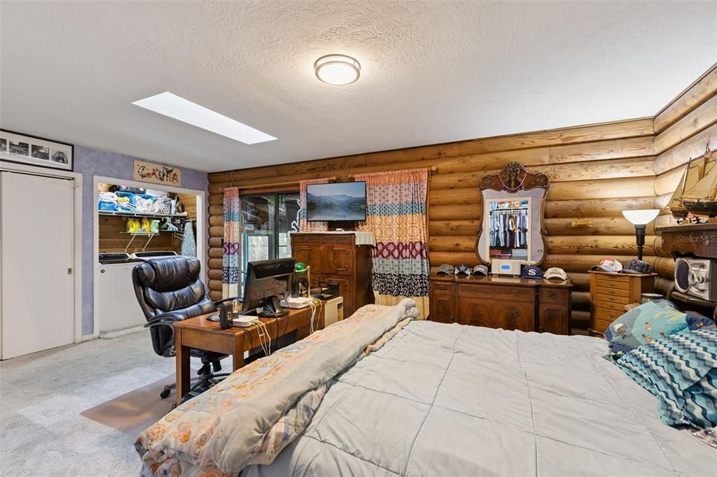 Active With Contract: $325,000 (2 beds, 2 baths, 1704 Square Feet)