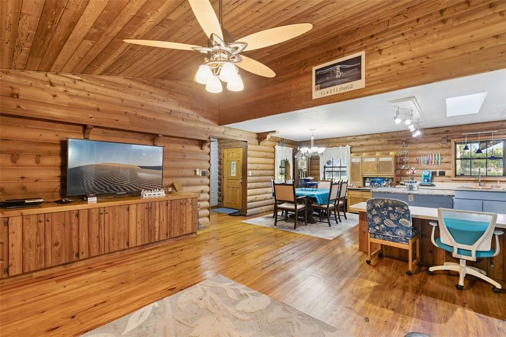 Active With Contract: $325,000 (2 beds, 2 baths, 1704 Square Feet)