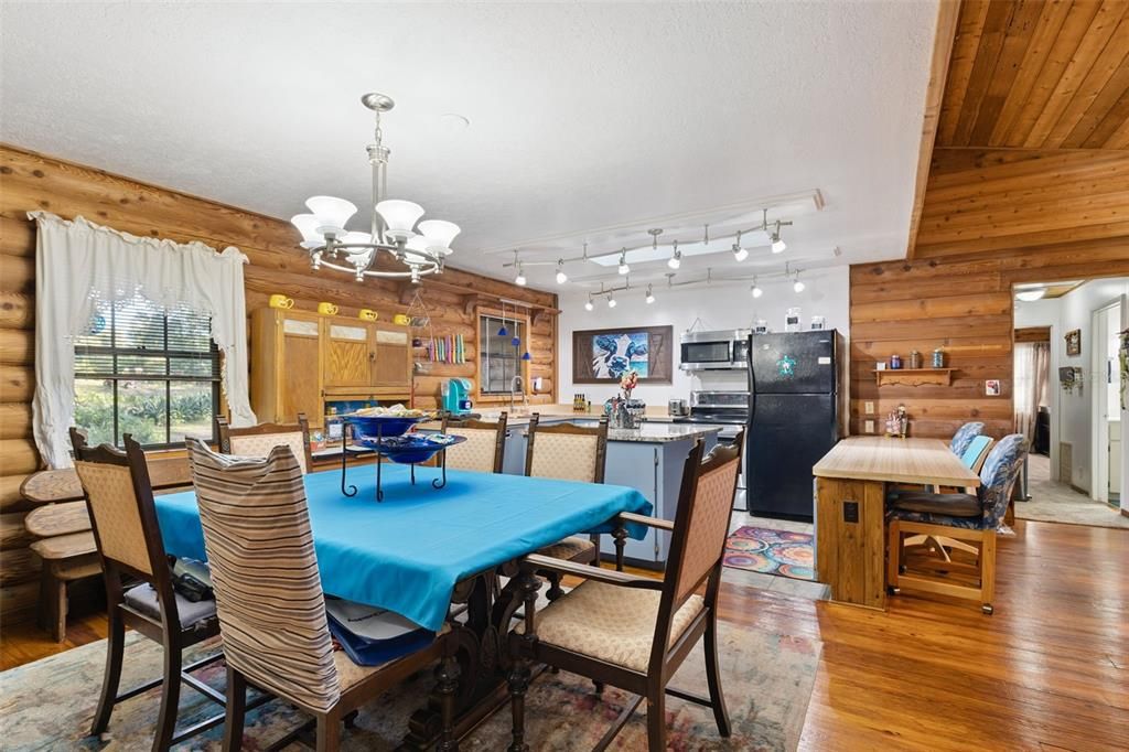 Active With Contract: $325,000 (2 beds, 2 baths, 1704 Square Feet)