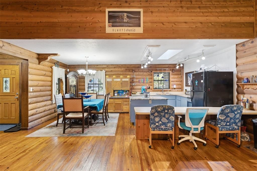 Active With Contract: $325,000 (2 beds, 2 baths, 1704 Square Feet)