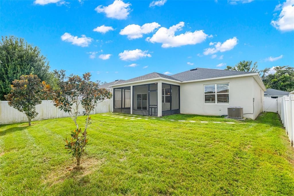 На продажу: $329,999 (4 спален, 2 ванн, 1701 Квадратных фут)