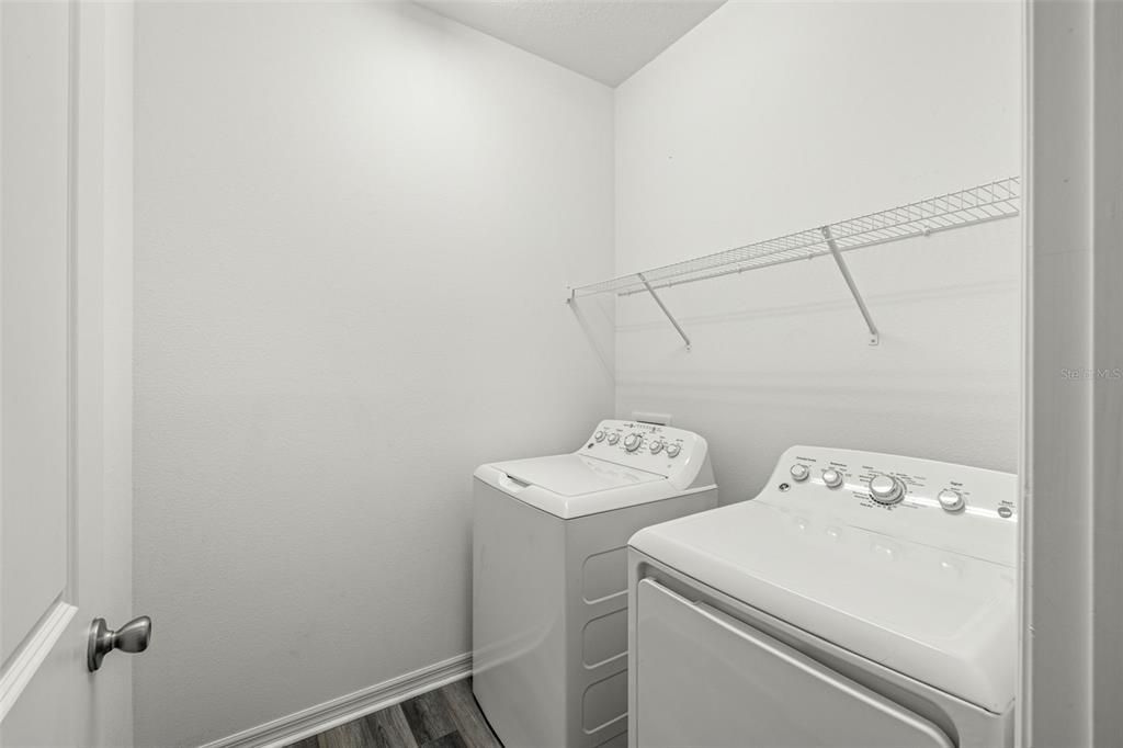 На продажу: $329,999 (4 спален, 2 ванн, 1701 Квадратных фут)