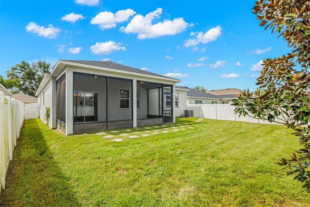 На продажу: $329,999 (4 спален, 2 ванн, 1701 Квадратных фут)