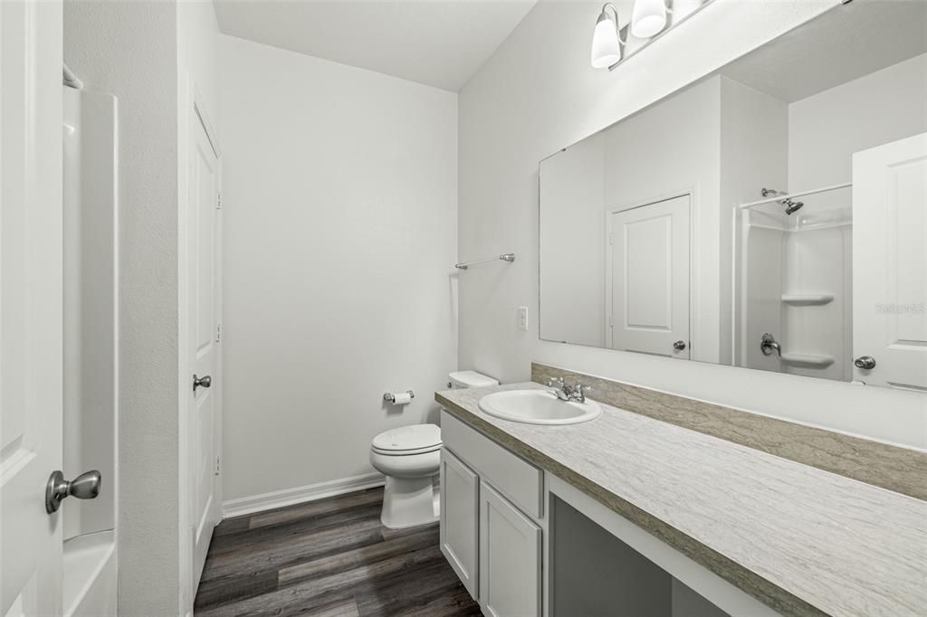 На продажу: $329,999 (4 спален, 2 ванн, 1701 Квадратных фут)