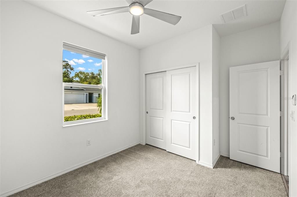 На продажу: $329,999 (4 спален, 2 ванн, 1701 Квадратных фут)