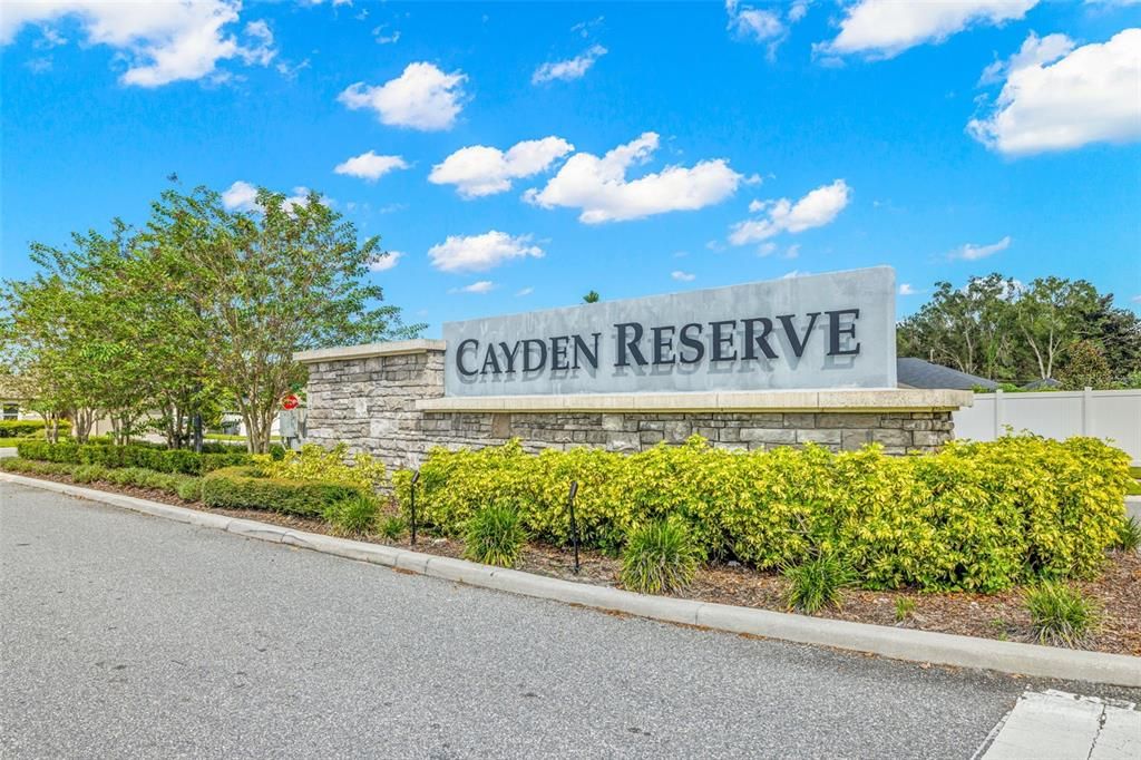 На продажу: $329,999 (4 спален, 2 ванн, 1701 Квадратных фут)