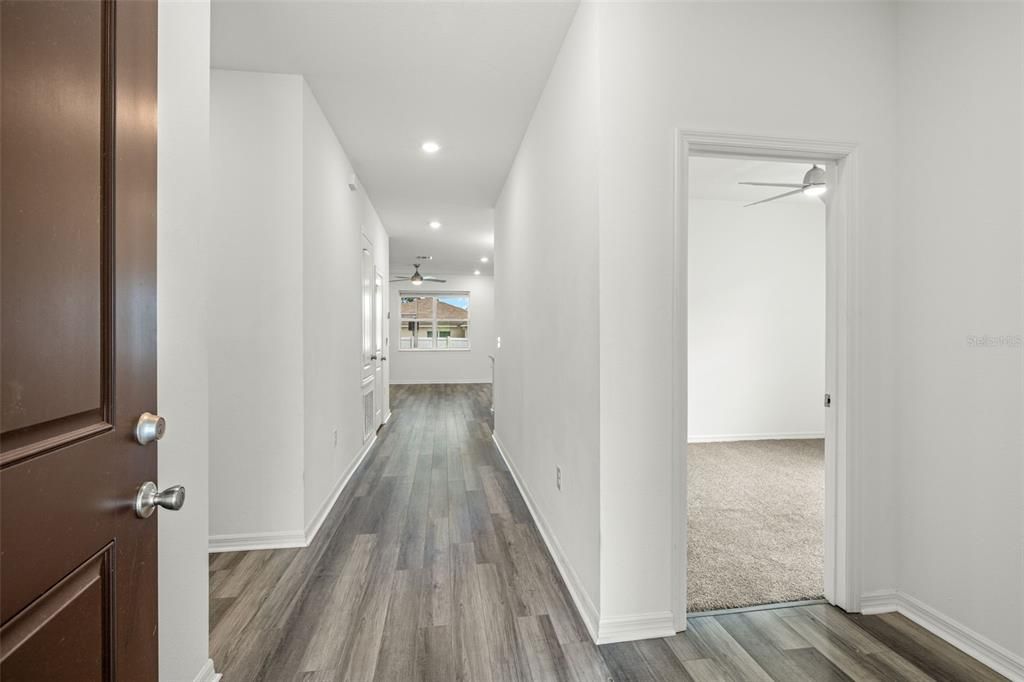 На продажу: $329,999 (4 спален, 2 ванн, 1701 Квадратных фут)