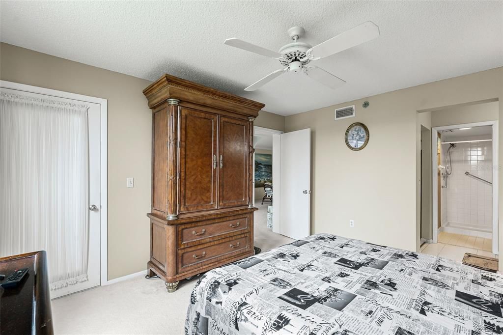 Active With Contract: $200,000 (2 beds, 2 baths, 1256 Square Feet)